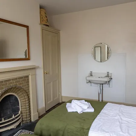 Grand Victorian House Sleeps 12 Near North Bay * Σκάρμπορο