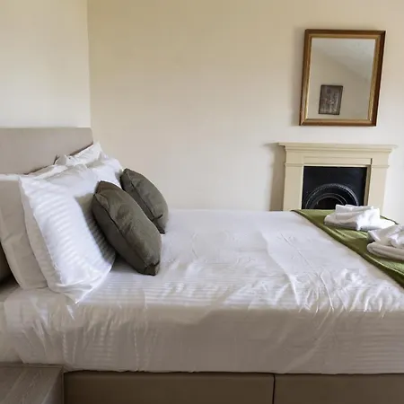 Grand Victorian House Sleeps 12 Near North Bay * Σκάρμπορο