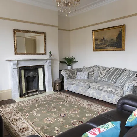 Grand Victorian House Sleeps 12 Near North Bay