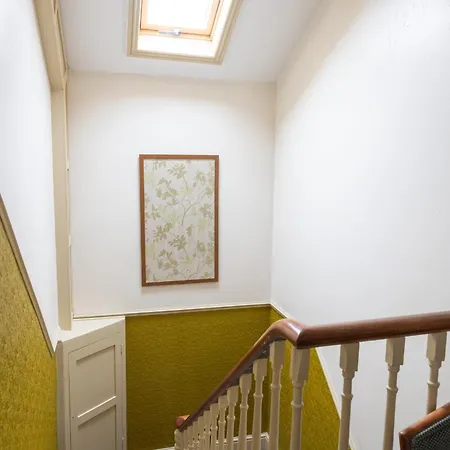 Grand Victorian House Sleeps 12 Near North Bay بيت للعطل