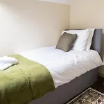 Grand Victorian House Sleeps 12 Near North Bay