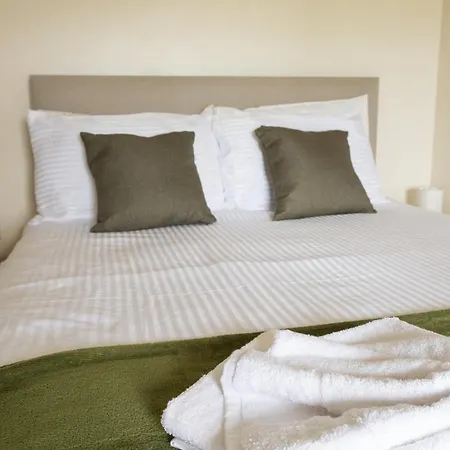 Grand Victorian House Sleeps 12 Near North Bay Scarborough