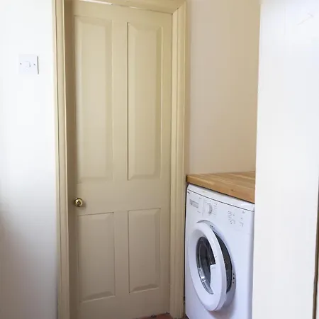 Grand Victorian House Sleeps 12 Near North Bay Ferienhaus Scarborough