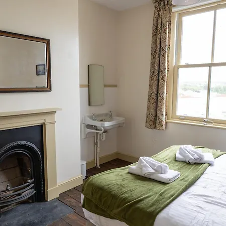 Grand Victorian House Sleeps 12 Near North Bay Ferienhaus Scarborough