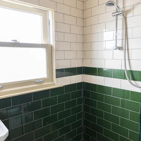 Grand Victorian House Sleeps 12 Near North Bay Scarborough