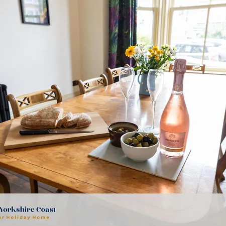 Grand Victorian House Sleeps 12 Near North Bay Scarborough