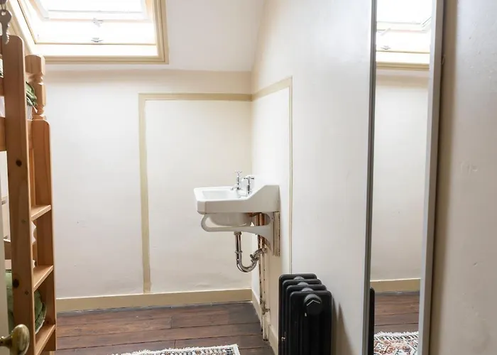 Hébergement de vacances Grand Victorian House Sleeps 12 Near North Bay *