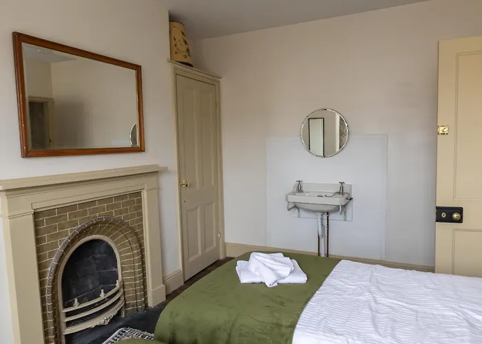 Grand Victorian House Sleeps 12 Near North Bay * Scarborough