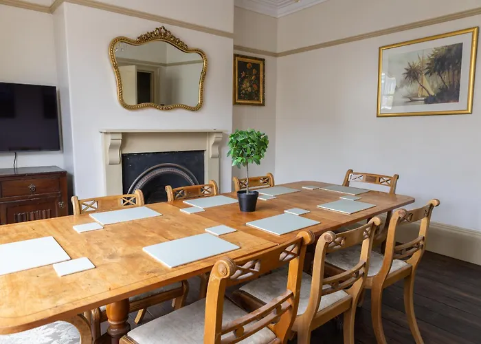 Grand Victorian House Sleeps 12 Near North Bay Hébergement de vacances