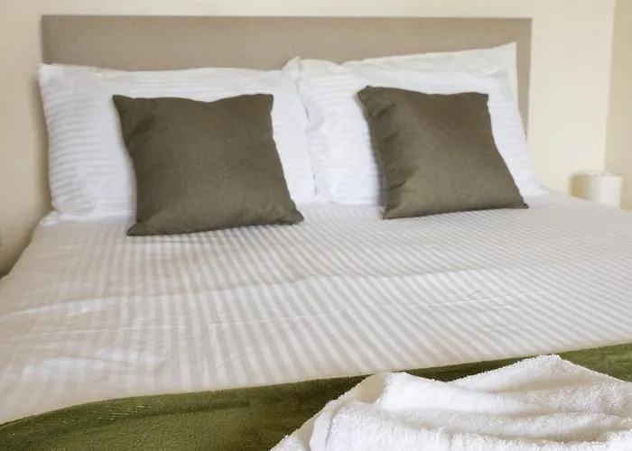 Grand Victorian House Sleeps 12 Near North Bay Scarborough