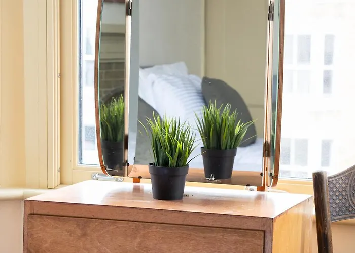 Grand Victorian House Sleeps 12 Near North Bay Hébergement de vacances