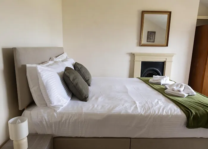 Grand Victorian House Sleeps 12 Near North Bay * Scarborough