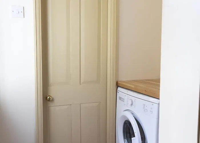 Grand Victorian House Sleeps 12 Near North Bay Hébergement de vacances Scarborough