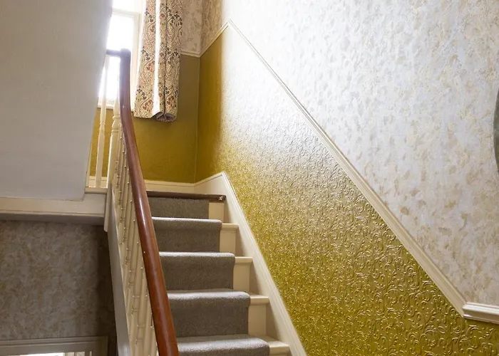 Grand Victorian House Sleeps 12 Near North Bay Hébergement de vacances *