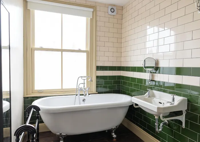 Hébergement de vacances Grand Victorian House Sleeps 12 Near North Bay Scarborough