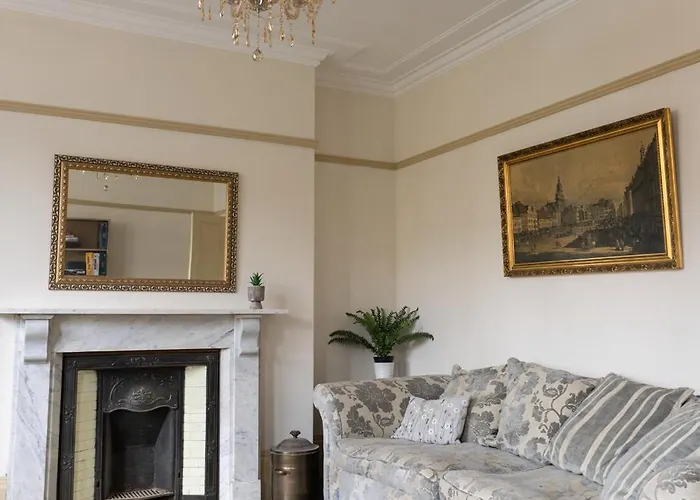 Grand Victorian House Sleeps 12 Near North Bay Scarborough