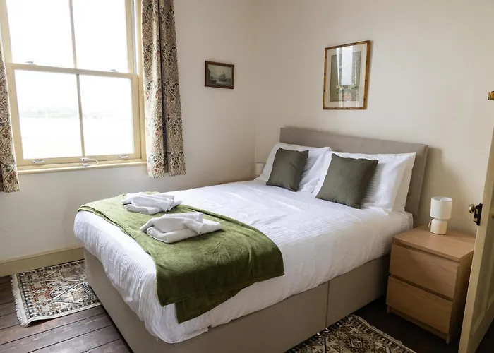 Grand Victorian House Sleeps 12 Near North Bay Hébergement de vacances