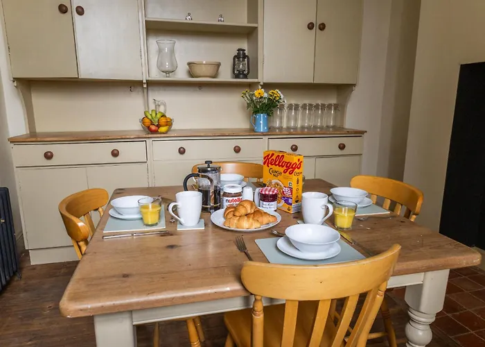 Grand Victorian House Sleeps 12 Near North Bay Hébergement de vacances