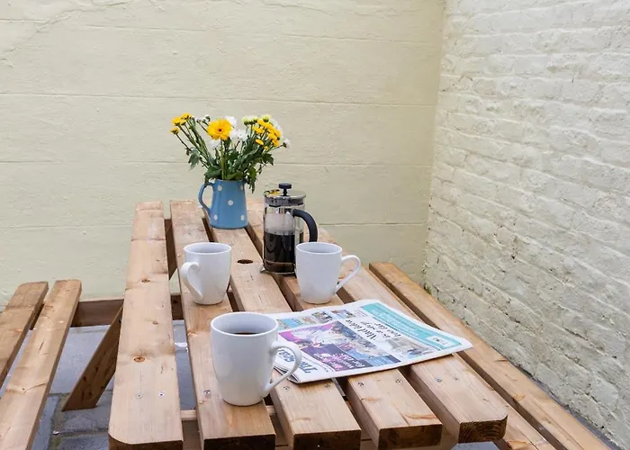 Grand Victorian House Sleeps 12 Near North Bay Hébergement de vacances