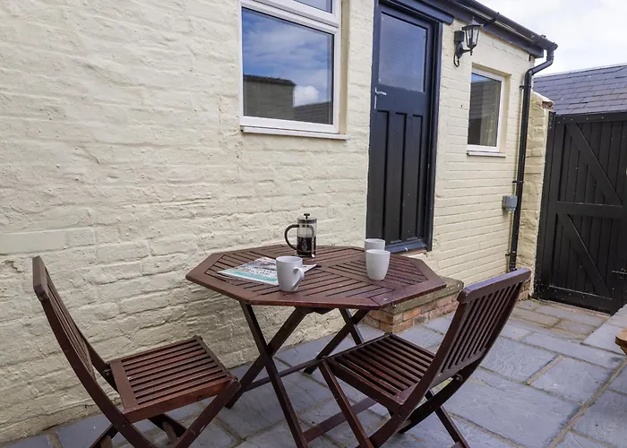 Grand Victorian House Sleeps 12 Near North Bay *