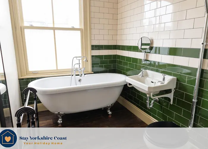 Hébergement de vacances Grand Victorian House Sleeps 12 Near North Bay *