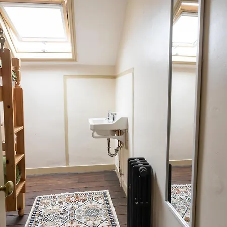 Holiday home Grand Victorian House Sleeps 12 Near North Bay *