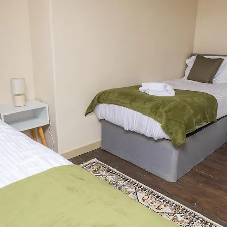 Grand Victorian House Sleeps 12 Near North Bay 펜션 스카버러