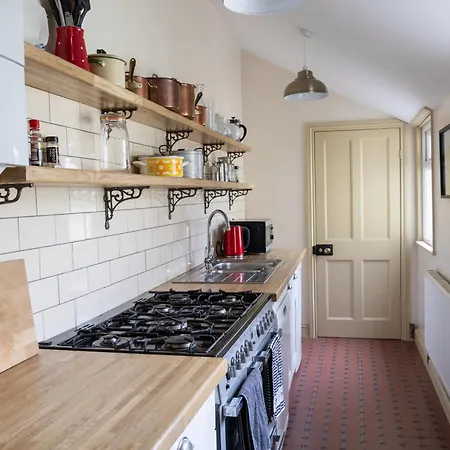 펜션 Grand Victorian House Sleeps 12 Near North Bay *