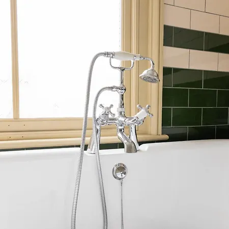 Grand Victorian House Sleeps 12 Near North Bay 펜션 *