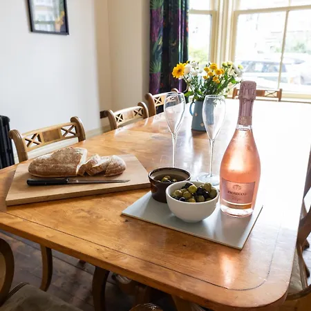 펜션 Grand Victorian House Sleeps 12 Near North Bay *